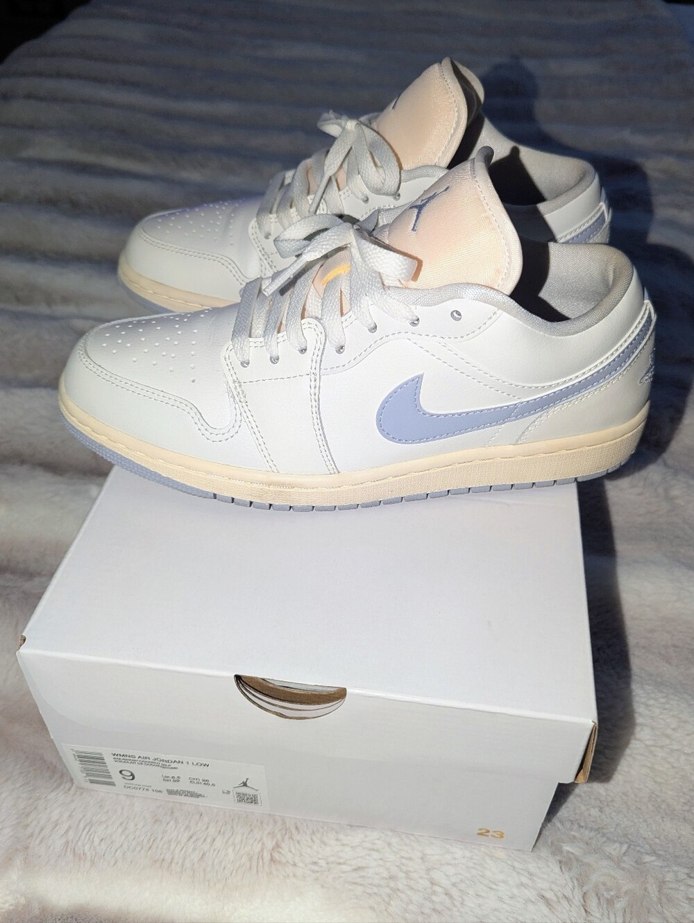 Women’s Air Jordan 1 Low Sail/Ghost/Coconut Milk Colorway Size 9 DC0774-106 - Picture 3 of 9